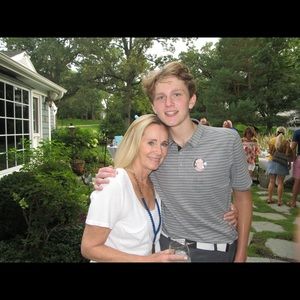 Meet your Posher, Judy. 🌟 Top rated seller!🌟🌟